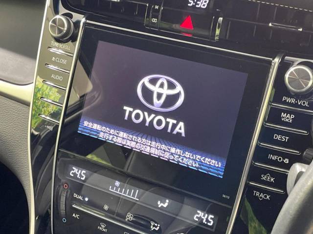 【メーカー純正9型ナビ】インテリアに溶け込むスタイリッシュな「専用設計」メーカーナビを装備♪視認性や操作性など基本性能にも優れ、より上質なカーライフをお楽しみいただけます。