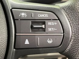 【アダプティブクルーズコントロール】高速道路での長距離走行が楽に！！自動で速度を保つクルーズコントロールが、衝突軽減システムと連携し、前方の車両を感知して車間を保つように速度調節してくれます！！