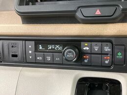 【シートヒーター】寒い日に重宝するシートヒーター！エアコンより早く温まってくれるので寒がりの人も安心ですね♪エアコンの温風は乾燥するから苦手、という方にもをおすすめです。