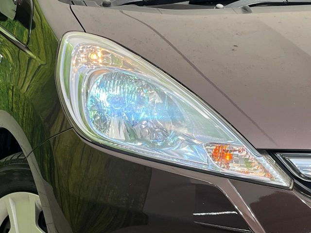 【HIDヘッドライト】非常に明るく前方を照らしてくれるので、悪天候や夜間の走行時も視界良好で安心してお乗りいただけます。