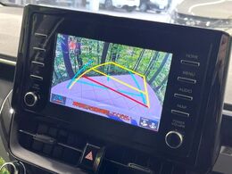 【バックカメラ】駐車時に後方がリアルタイム映像で確認できます。大型商業施設や立体駐車場での駐車時や、夜間のバック時に大活躍！運転スキルに関わらず、今や必須となった装備のひとつです！