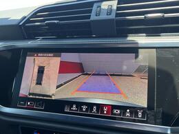 サラウンドビューカメラ『車両の4つのカメラから得た映像を合成し、上空から眺めているような映像をモニターに映し出します。車両周辺の歩行者や障害物などの発見に役立ちます。』