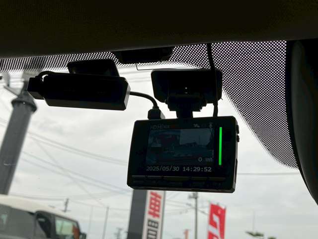 【ドライブレコーダー】愛車に取り付けることで映像と音声を記録してくれるドライブレコーダーは、事故の際に確かな証拠能力を発揮してくれます。