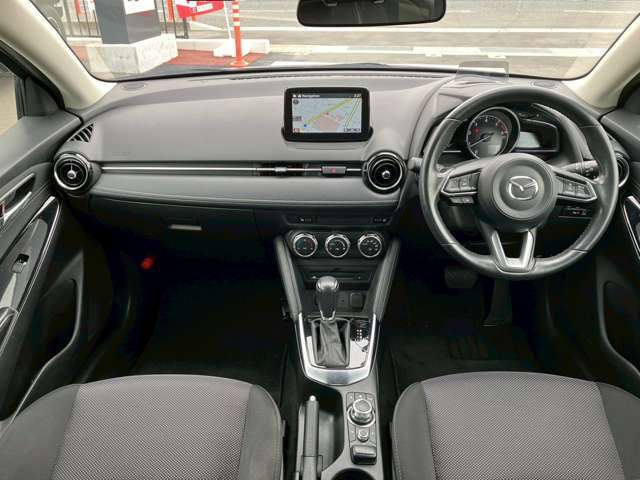 【整備工場完備】ご安心してお乗り頂くため環境を整えております。お車の定期メンテナンスの他、車検やタイヤ交換などもお任せください！