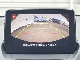 【バックカメラ】駐車時に後方がリアルタイム映像で確認できます。大型商業施設や立体駐車場での駐車時や、夜間のバック時に大活躍！運転スキルに関わらず、今や必須となった装備のひとつです！