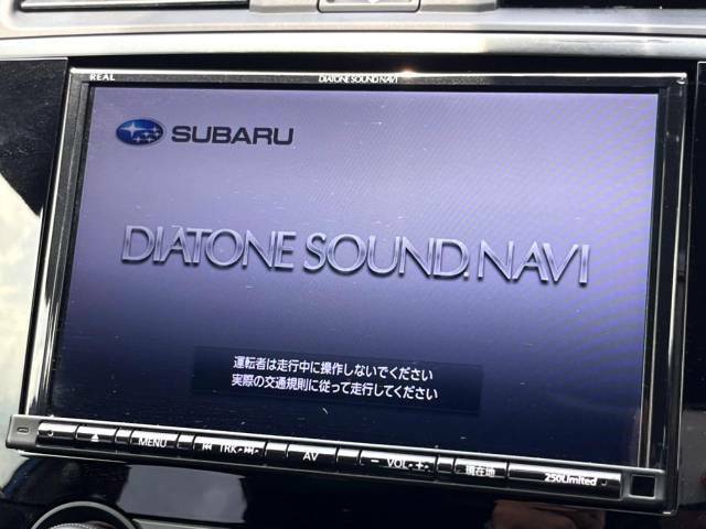 【純正ナビ】人気の純正ナビを装備しております。ナビの使いやすさはもちろん、オーディオ機能も充実！キャンプや旅行はもちろん、通勤や買い物など普段のドライブも楽しくなるはず♪