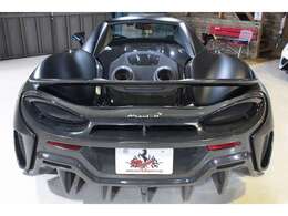 3.8リッターV8ツインターボエンジンを搭載し、最 高出力は600馬力。