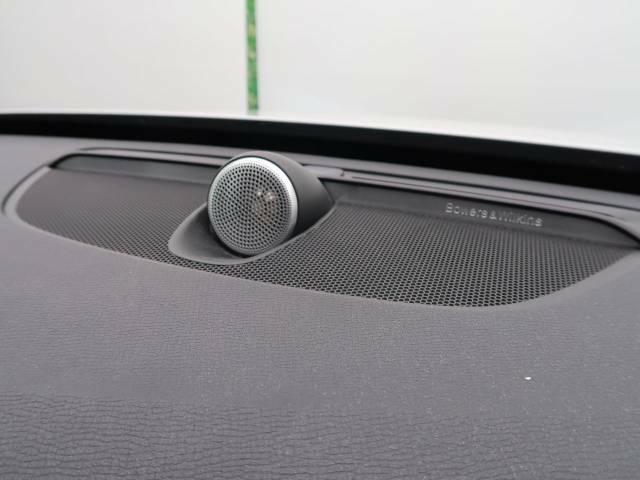 【Bowers　＆　Wilkins】ボルボの上級プレミアムオーディオ。車内空間という特殊な環境に100年以上の伝統を持つイェーテボリ交響楽団の音響を再現した「コンサートモード」を搭載。