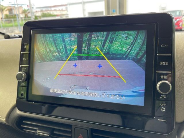【バックカメラ】駐車時に後方がリアルタイム映像で確認できます。大型商業施設や立体駐車場での駐車時や、夜間のバック時に大活躍！運転スキルに関わらず、今や必須となった装備のひとつです！