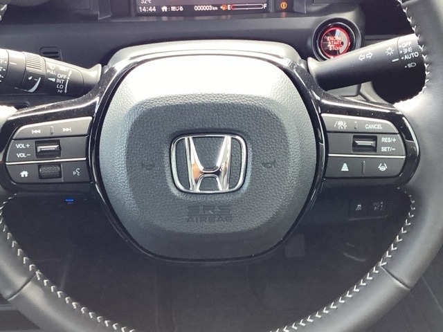 ホンダセンシング搭載で渋滞追従タイプのクルーズコントロールも装備されてますので高速道路の運転の際もラクラクですよ！(^^)！