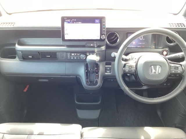 視界が大きくて運転のし易いNBOX(*^_^*)これが人気の秘訣の一つなんですよ(^^)/