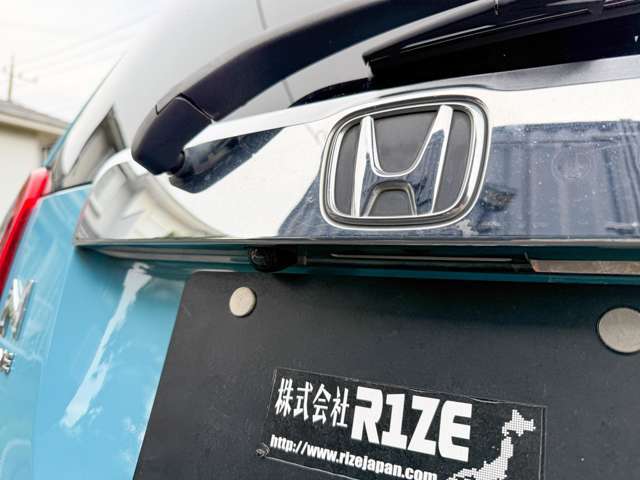 自動車でお越しになる場合は　ナビで　神奈川県厚木市岡田4-21-1　を検索　オシャレなブラックのコンテナが4棟並んでいる新築のガレージになります。シャッターもありますのでセキュリティーもバッチリです。