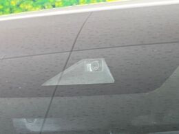 【トヨタセーフティセンス】走行中に前方の車両等を認識し、衝突しそうな時は警報とブレーキで衝突回避と被害軽減をアシスト。より安全にドライブをお楽しみいただけます。
