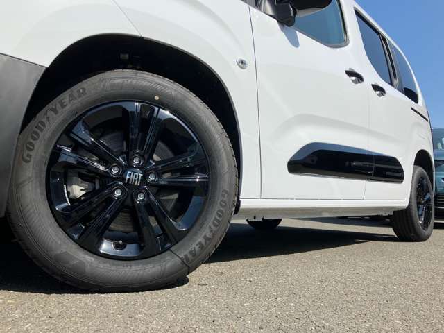 当社では遠方のお客様にも安心してご購入頂けるよう、車両状態の詳細写真をご用意させて頂きます。ご覧になられたい箇所がございましたら、お気軽にお申し付けください。