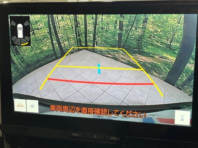 【バックカメラ】駐車時に後方がリアルタイム映像で確認できます。大型商業施設や立体駐車場での駐車時や、夜間のバック時に大活躍！運転スキルに関わらず、今や必須となった装備のひとつです！