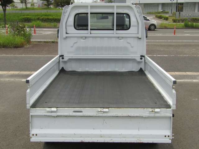 当社にてタイヤ交換も承っております●新品タイヤから中古タイヤやスタッドレスタイヤ等も当社でお安く承りますよ●もちろん社外アルミホイールの取付も承っております●お気軽に当店スタッフまでご相談下さいね●