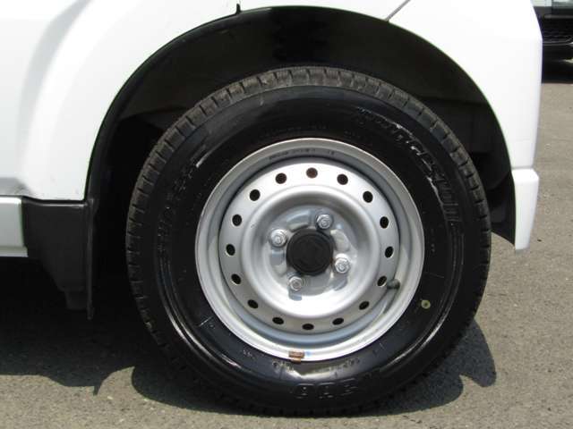 お車のカスタムや外装磨き、板金作業、各種新品部品や中古部品もお探しします●あいおい損保代理店●任意保険の取扱いも御座います●上級資格者が常駐●無料お見積り●加入者はロードサービス付●詳細は当社まで●