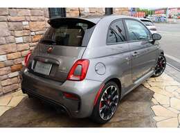 外装色はグリジオレコードです。