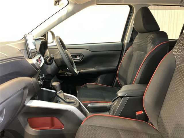 清潔で広々した座席です！是非、現車を見て体感してみてください。