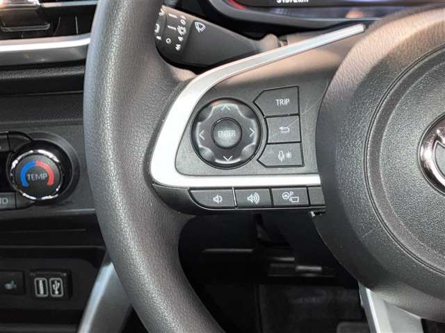 ステアリングスイッチで、安全運転！前方から目線を外さないように！