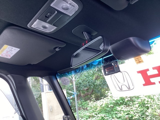 Hondaセンシング搭載！ミリ波レーダーと単眼カメラで、クルマの前方の状況を認識。ブレーキやステアリングの制御技術と協調し、安心・快適な運転や事故回避を支援する先進のシステムです！