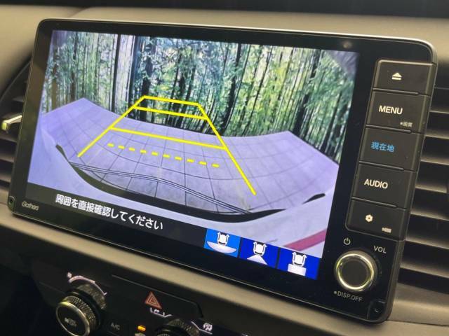 【バックカメラ】駐車時に後方がリアルタイム映像で確認できます。大型商業施設や立体駐車場での駐車時や、夜間のバック時に大活躍！運転スキルに関わらず、今や必須となった装備のひとつです！