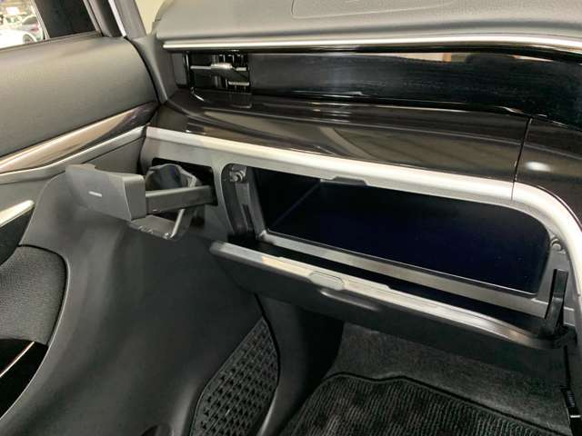 【アクセス便利】当店は竜王IC・栗東湖南ICから車で15分。滋賀県湖南市にある大型ショッピングセンター『イオンタウン湖南』内にある自動車販売店です。お買い物ついでにお気軽にお立ちよりください。