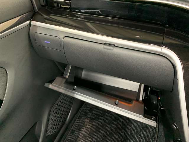 【アクセス便利】当店は竜王IC・栗東湖南ICから車で15分。滋賀県湖南市にある大型ショッピングセンター『イオンタウン湖南』内にある自動車販売店です。お買い物ついでにお気軽にお立ちよりください。