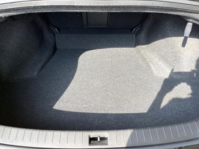 普段のお買い物や通勤、送迎等に十分な荷室スペースを確保しております。