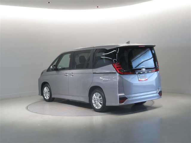 ご覧の車両以外にも多数のU-Carを展示販売しております。