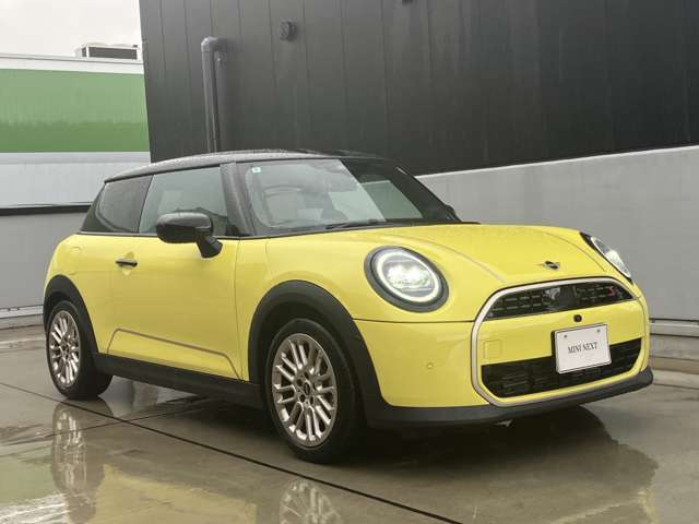 MINI認定中古車は第三者品質評価制度も採用しております。AIS方式による車両品質評価制度も導入し公平な車両コンデション評価を行うことにより車両品質の透明性を高めると同時に更なる信頼と安心をお届けします