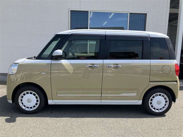 両側スライドドアなので狭い駐車スペースでも乗り降りがしやすくなっております。
