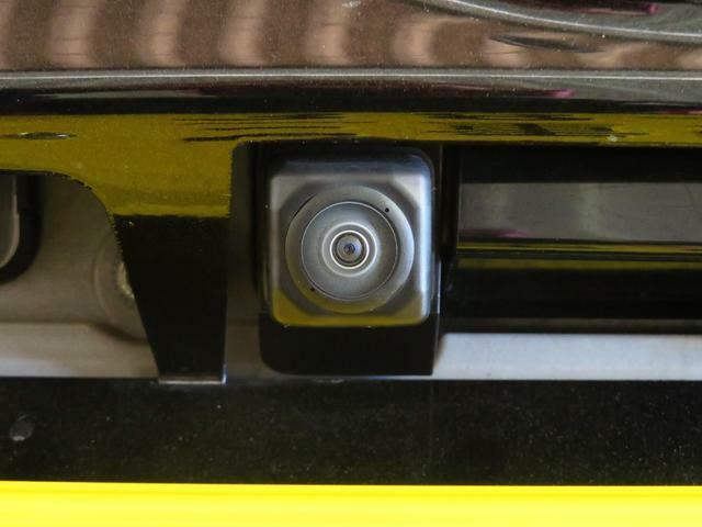 パノラマモニター用リアカメラです。駐車が苦手な人も8型ナビの画面で車両後方の様子が見れるので安心です。