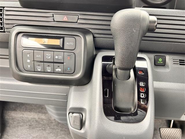 ☆動かしやすいシフトでストレスフリーな運転を！