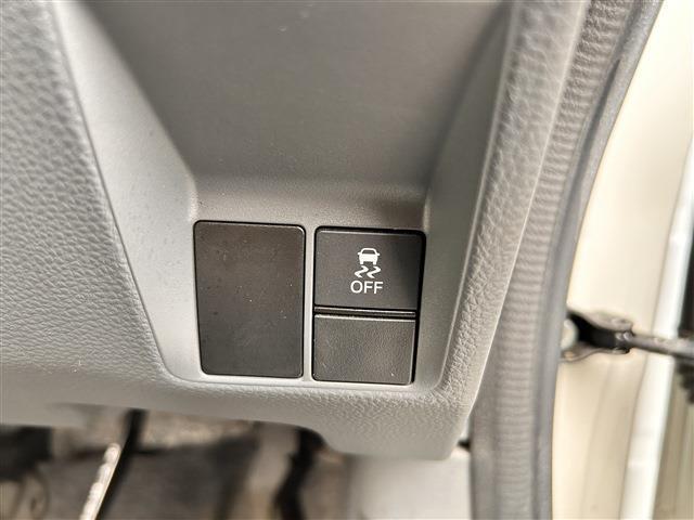 自社陸運局指定工場完備！国家資格車検検査員資格を持った整備士による整備。ステレオ、エアコン等走行に関係のない所も不具合箇所があれば修理してお渡しいたします。