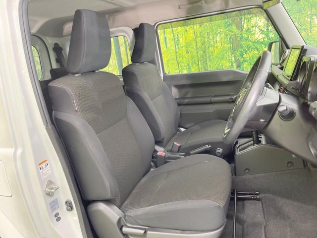 運転席シート廻りは使用感も少なく、良好な状態となっています。前オーナー様が丁寧に使っていたことがよくわかりますね。