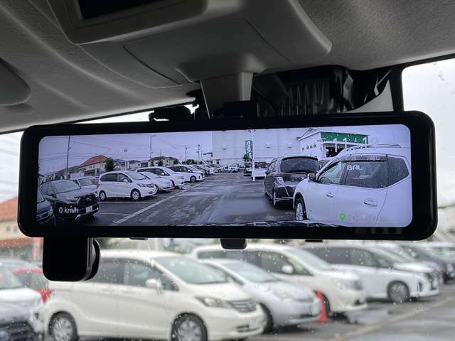 ◆【デジタルインナーミラー】車両後方カメラの映像をルームミラーに映すことが出来ます。 そのため、後席に人や荷物があって後方が見えづらい場合でもしっかり視界を確保することが出来ます。