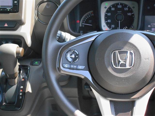 ステアリングには様々なスイッチが付いておりますので運転しながらの操作も楽ちんです♪