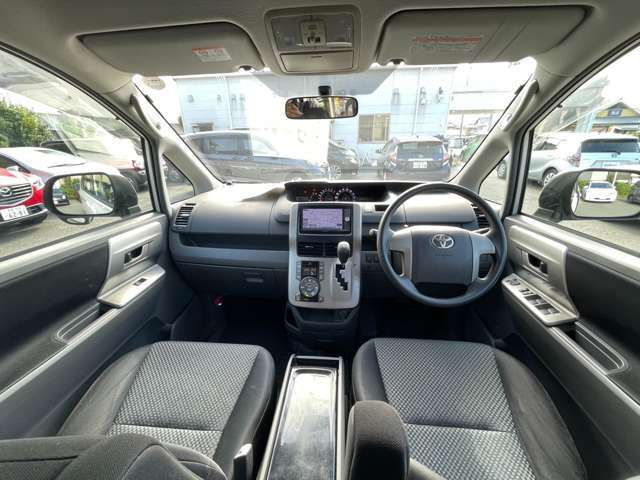 【インパネ全体】全方位で視界が広く、高い目線で運転もしやすいです！