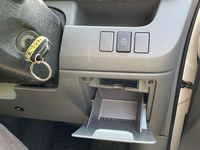 快適なドライブを楽しむための機能が装備されています！運転席から触れるので、使いやすいです！除菌プランいれていただくと、さらに清潔で安心していただけます！