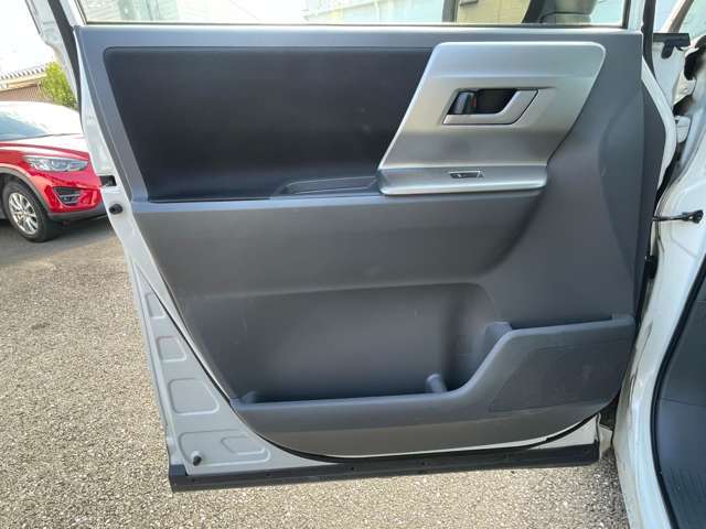 軽い力で、窓を開けたり閉めたりすることができます！掲載箇所以外にご希望の写真がございましたら、お気軽にお問い合わせ下さい！メールや郵送でお送りさせていただきます。