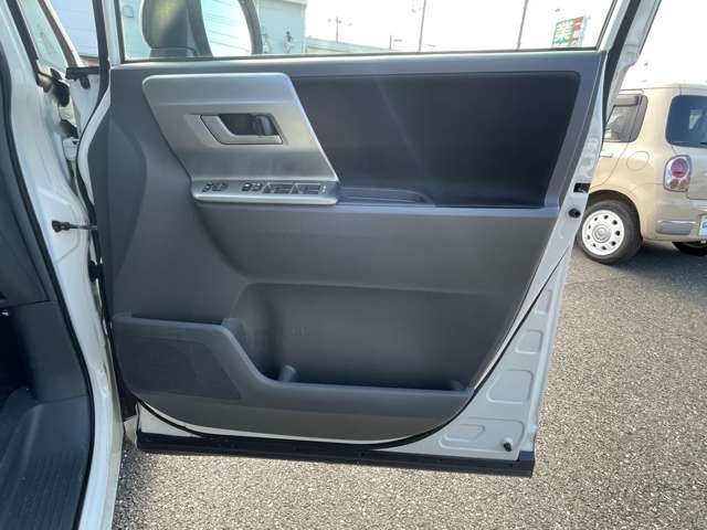 軽い力で、窓を開けたり閉めたりすることができます！掲載箇所以外にご希望の写真がございましたら、お気軽にお問い合わせ下さい！メールや郵送でお送りさせていただきます。