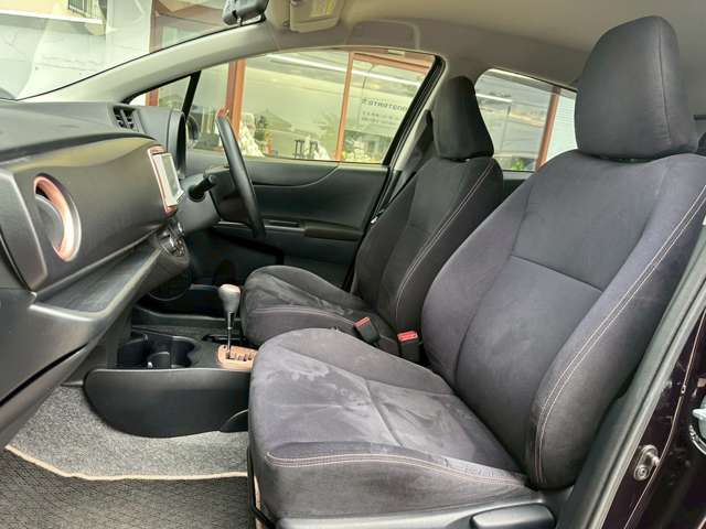 ETC　バックカメラ　ナビ　TV　アルミホイール　オートライト　スマートキー　電動格納ミラー　CVT　盗難防止システム　衝突安全ボディ　ABS　CD　DVD再生　USB　エアコン　パワーステアリング