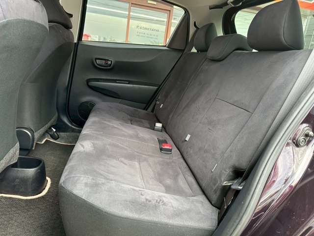 ETC　バックカメラ　ナビ　TV　アルミホイール　オートライト　スマートキー　電動格納ミラー　CVT　盗難防止システム　衝突安全ボディ　ABS　CD　DVD再生　USB　エアコン　パワーステアリング