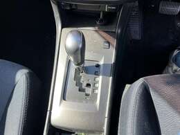 運転に使用するシフトレバーです。是非一度、握りに当店へお越しください。