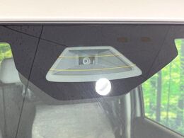 【スズキ　セーフティサポート】走行中に前方の車両等を認識し、衝突しそうな時は警報とブレーキで衝突回避と被害軽減をアシスト。より安全にドライブをお楽しみいただけます。