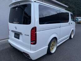 AIMGAIN ＆ BOLD WORLD デモカー