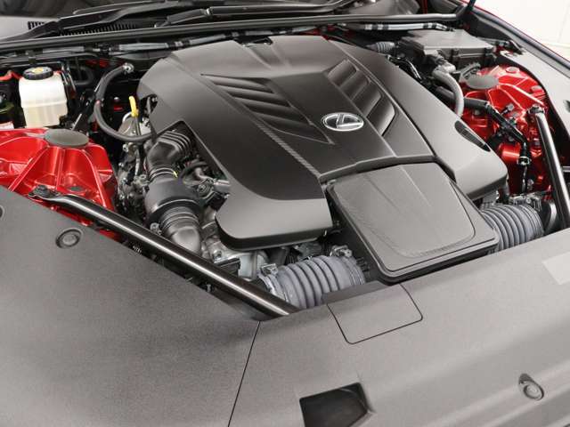 2UR-GSE型 V型8気筒DOHC 4968cc ガソリン 駆動形式はFRです。