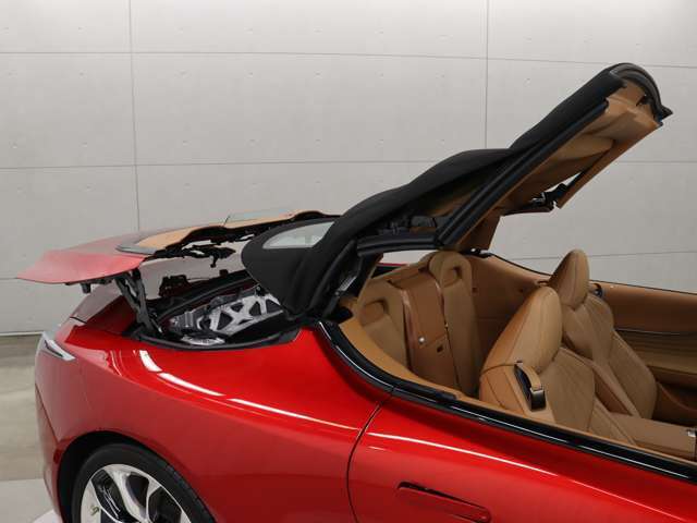 ルーフの開閉の様子です。