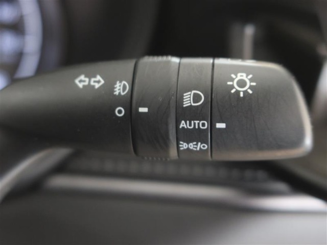 周囲が暗くなると自動でヘッドライトを点灯するオートライト機能付き。周囲が明るくなると自動で消灯します。
